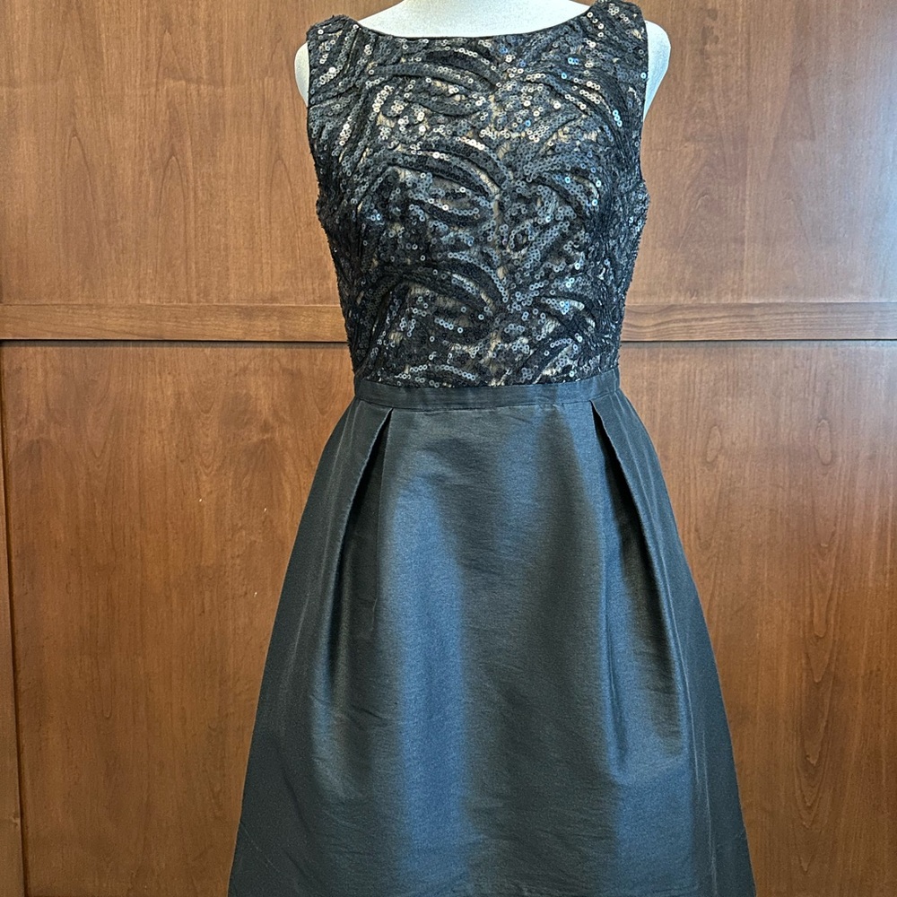 Monique Lhuillier Elegant Black Sleeveless Dress